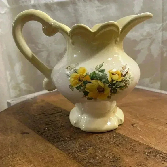 Vintage Ceramic  Pitcher and Wash Basin - Picture 4 of 12